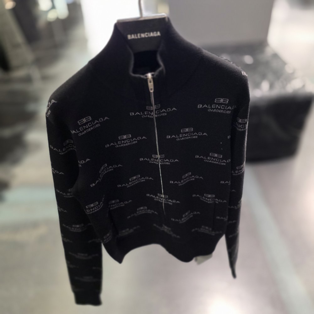 발렌시아가 올오버 로고 여성 울 가디건 812596 T1724 1269