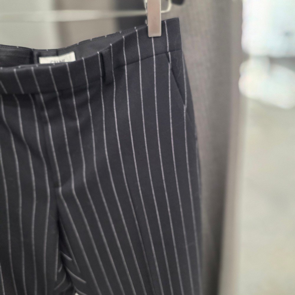 셀린느 스트라이프 남성 정장 팬츠 2P96A836E.38AW.46