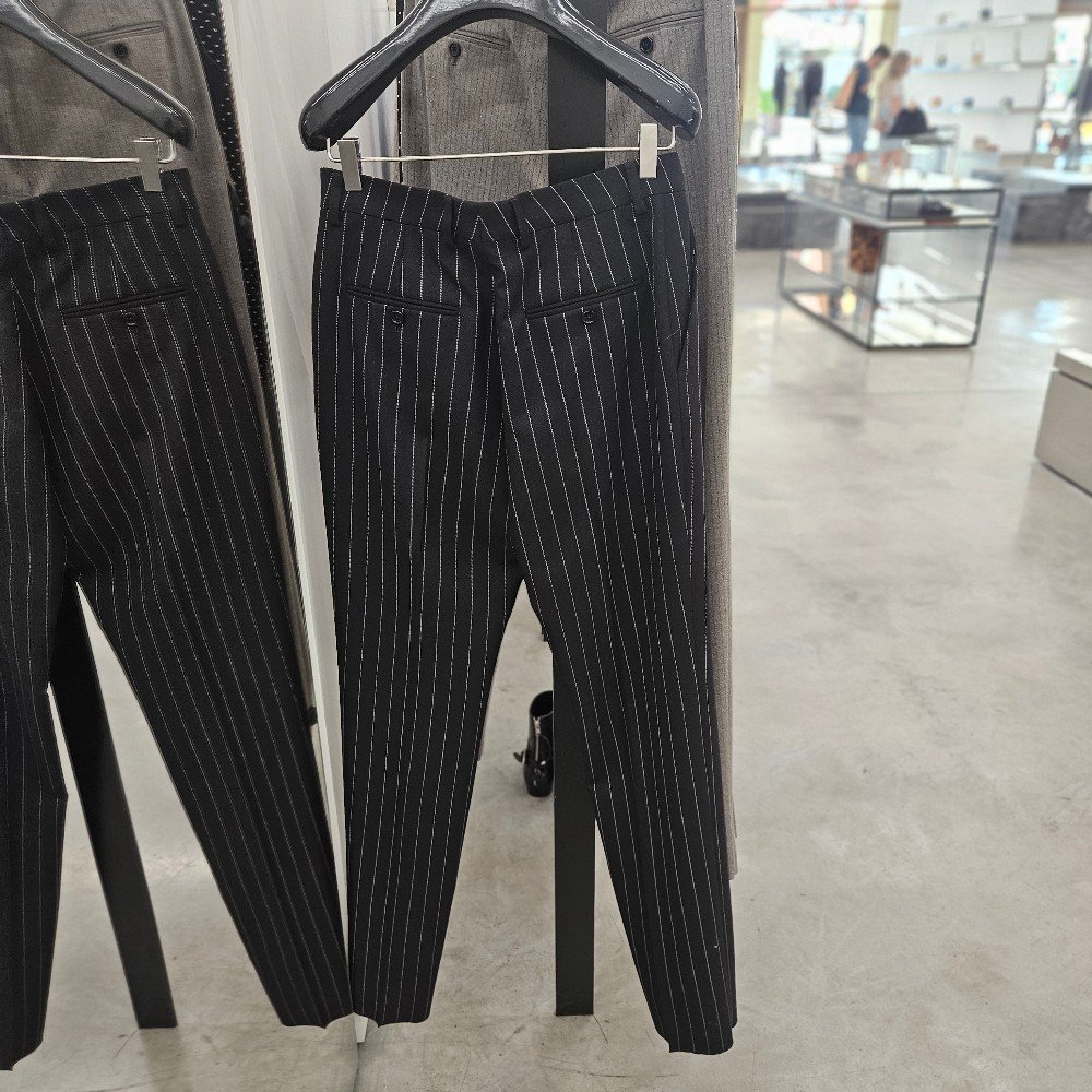 셀린느 스트라이프 남성 정장 팬츠 2P96A836E.38AW.46