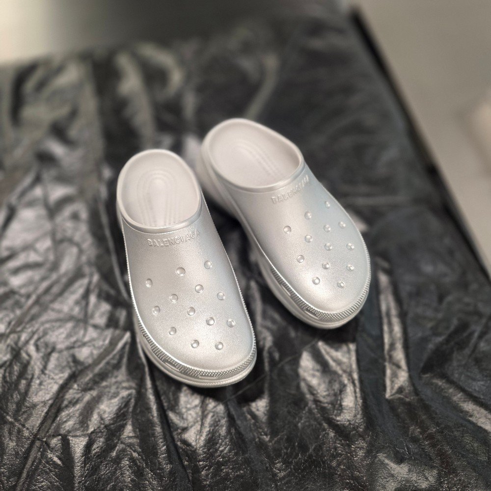 발렌시아가 크록스 뮬 샌들 720762 W1S8W 8100
