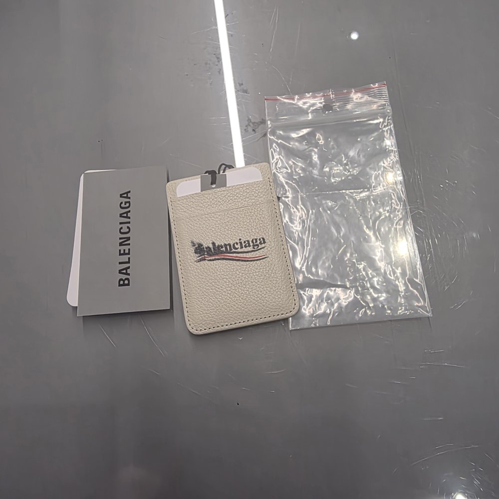 발렌시아가 맥세이프 마그네틱 카드 지갑 675835 2AA3B 9224