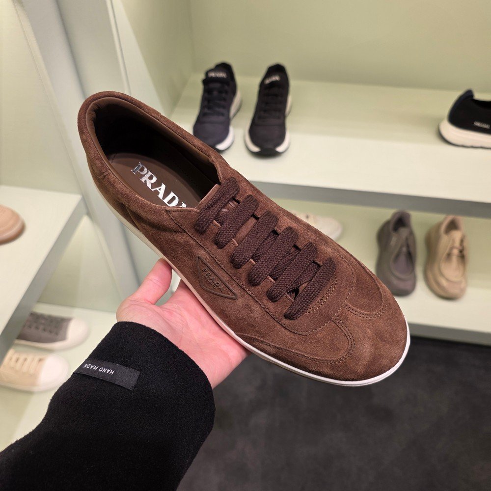 프라다 스웨이드 남성 스니커즈 2EG480